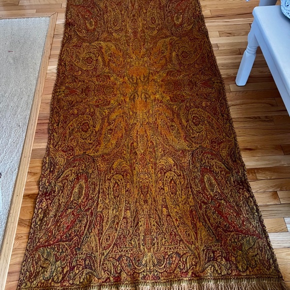 Gold Ornate Paisley Throw Blanket 40" x 93" Like New - Picture 3 of 4